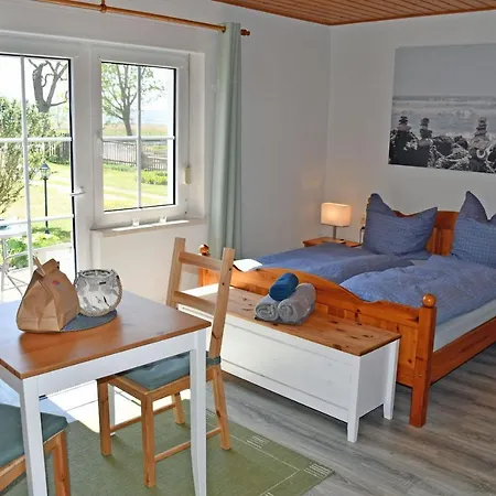 Mit Boddenblick * Middelhagen